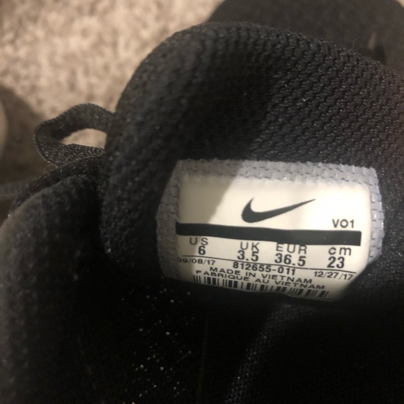 Nike black shoes - Picture 2 of 4